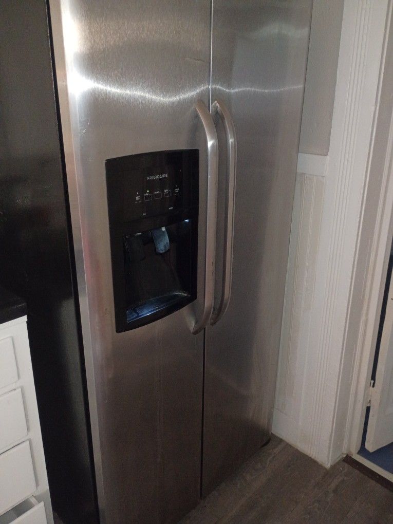 2023 Frigidaire Refrigerator