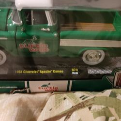 2020 M2 Machines 1958 Chevrolet Apache Cameo In 