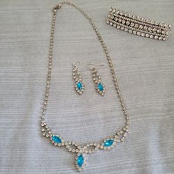 Necklace Earrings And Hair Clippy