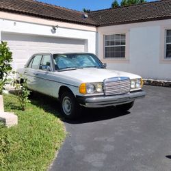 1985 Mercedes Benz 300d Turbo 