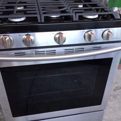 Samsung Gas Stove W / Convention Oven 
