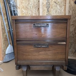 Mid Century Modern Side / End Table / Nightstand