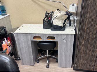 Nail table
