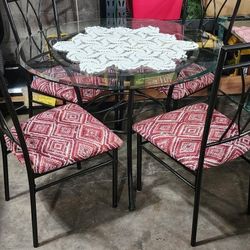Very Nice Dining Table With Four Chairs
