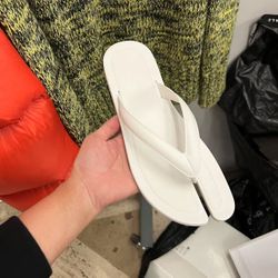 MAISON MARGIELA Tabi split-toe rubber flip flops size 43