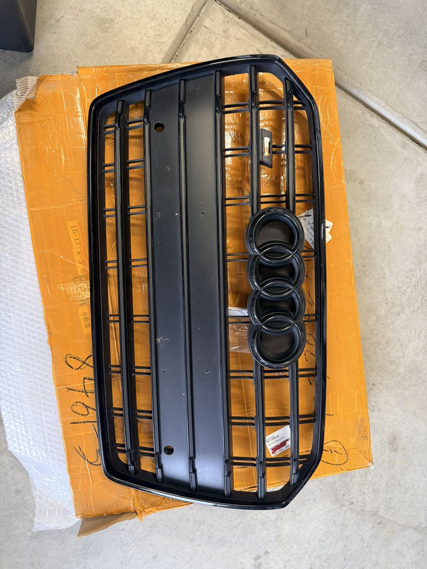 Audi S6 Grill