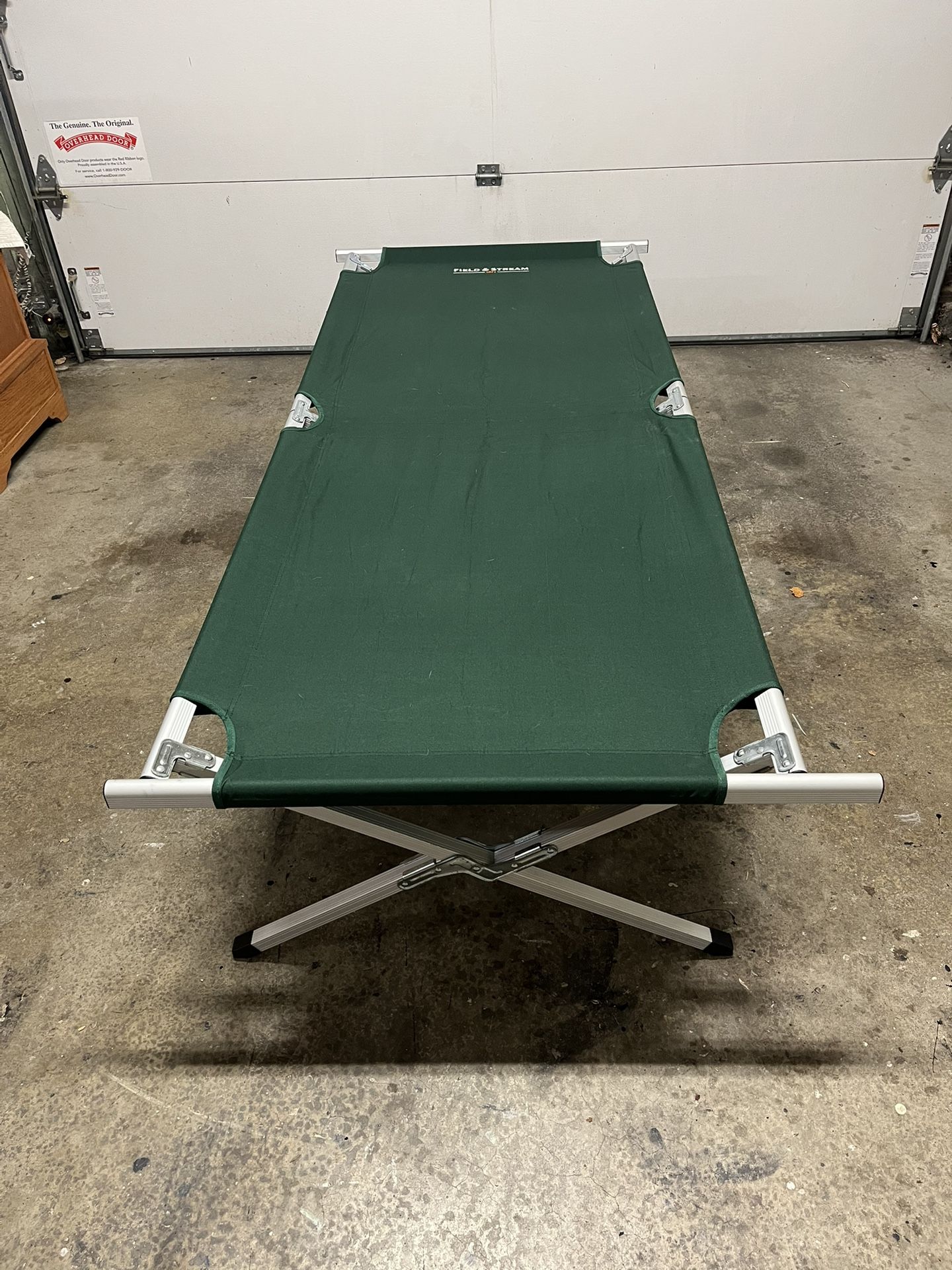 FIELD & STREAM 1871 Folding Cot in Great Condition