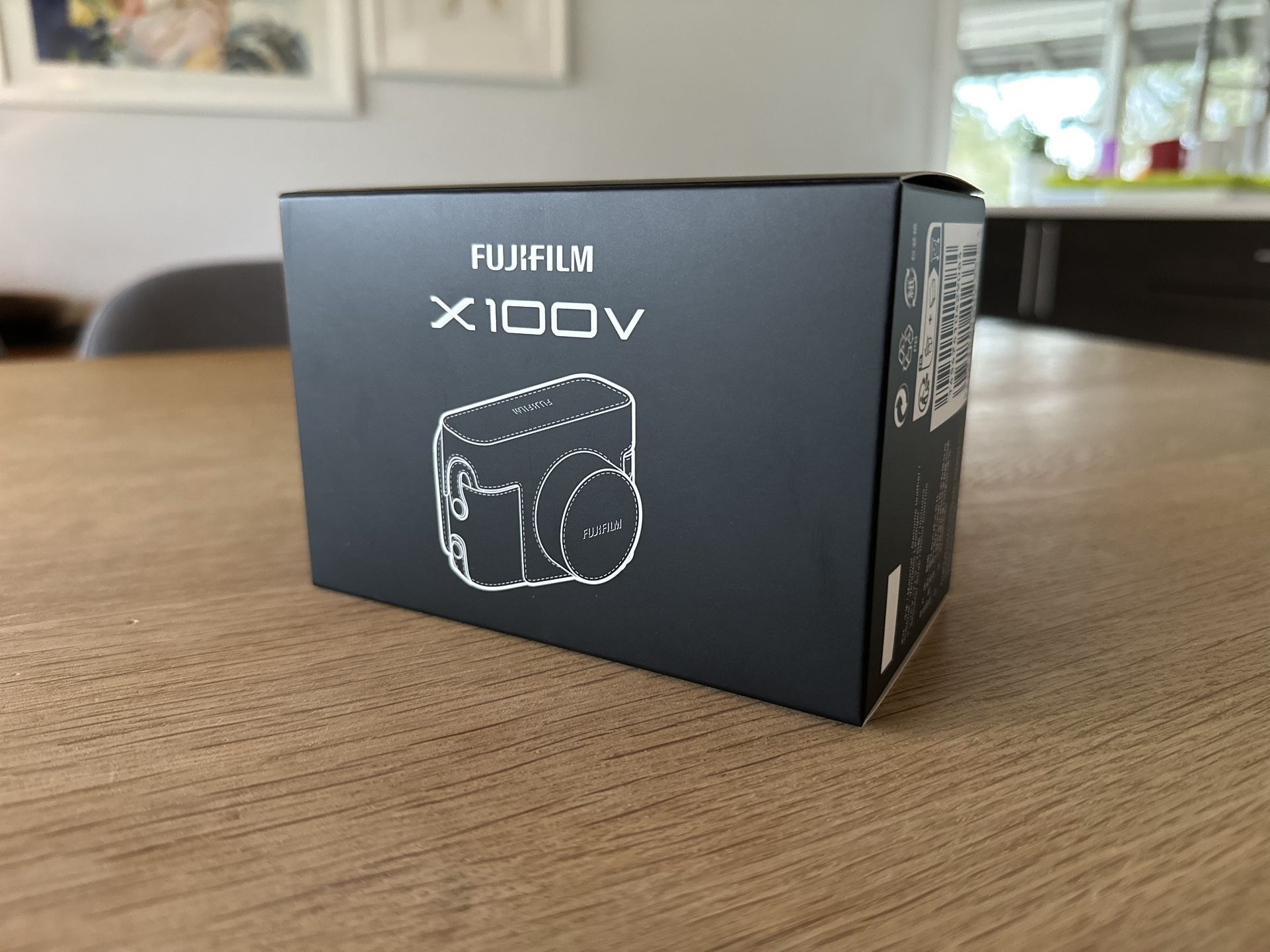 New in box Fuji LC-100V full leather case w strap for X100V and X100VI