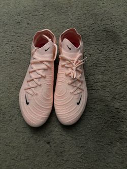 Soccer cleats