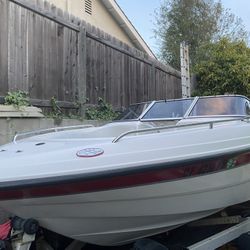 2002 Chaparral Boat SSE 20’