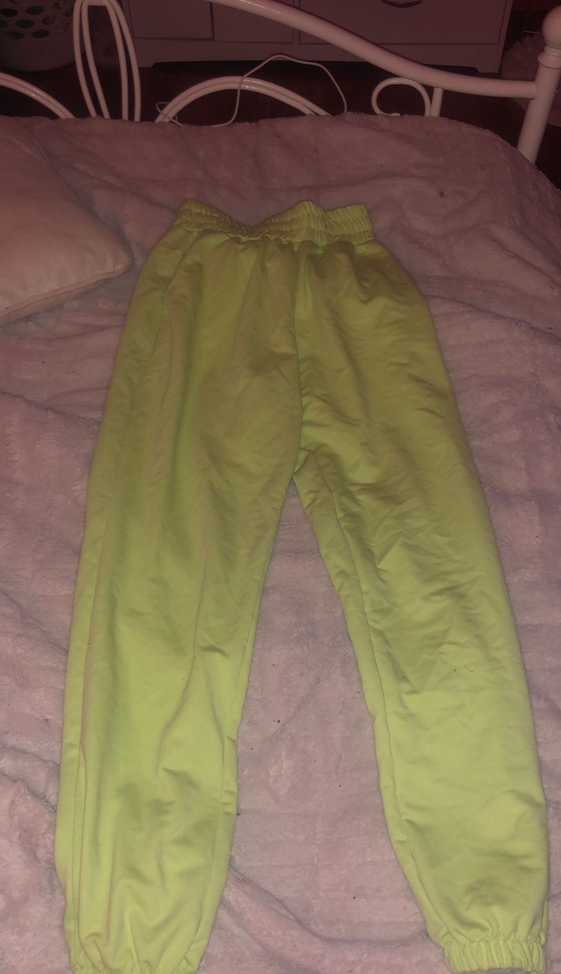 green jogger/sweat pants