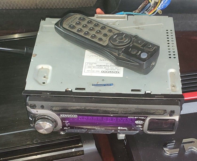 Kenwood Cd Player With Remote And 12 Box Tuned To 29hz $80obo For Both