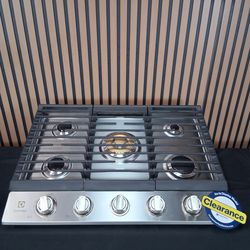 Electrolux 30" Gas Stovetop with ADA Compliant (ECCG3068AS-D-0494)