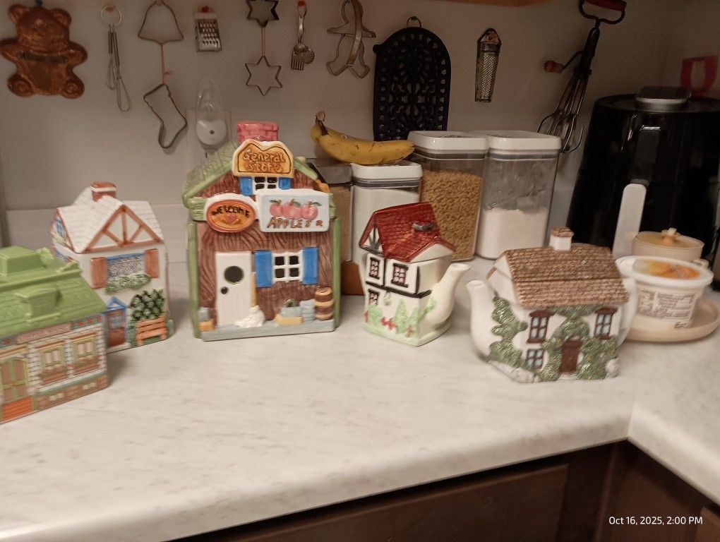 Vintage Ceramics.5 Pieces Including Lrg. Cookie JarONLY$40for All