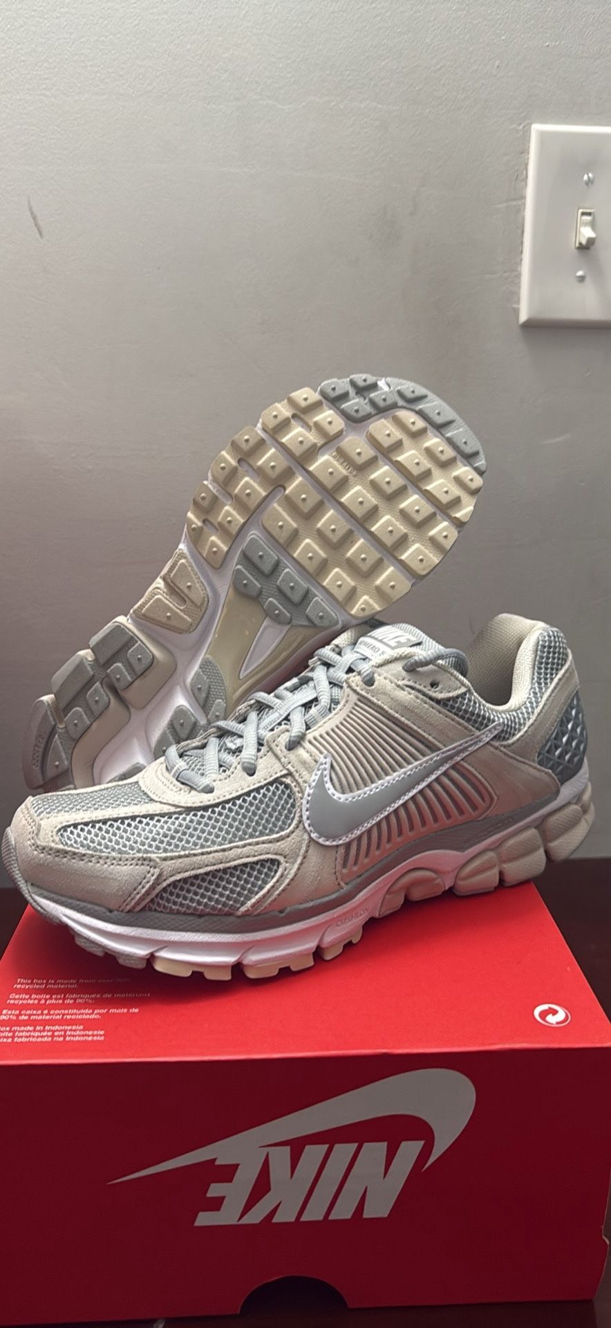 Nike Vomero 5 Brand New Men 8/Womans 9.5