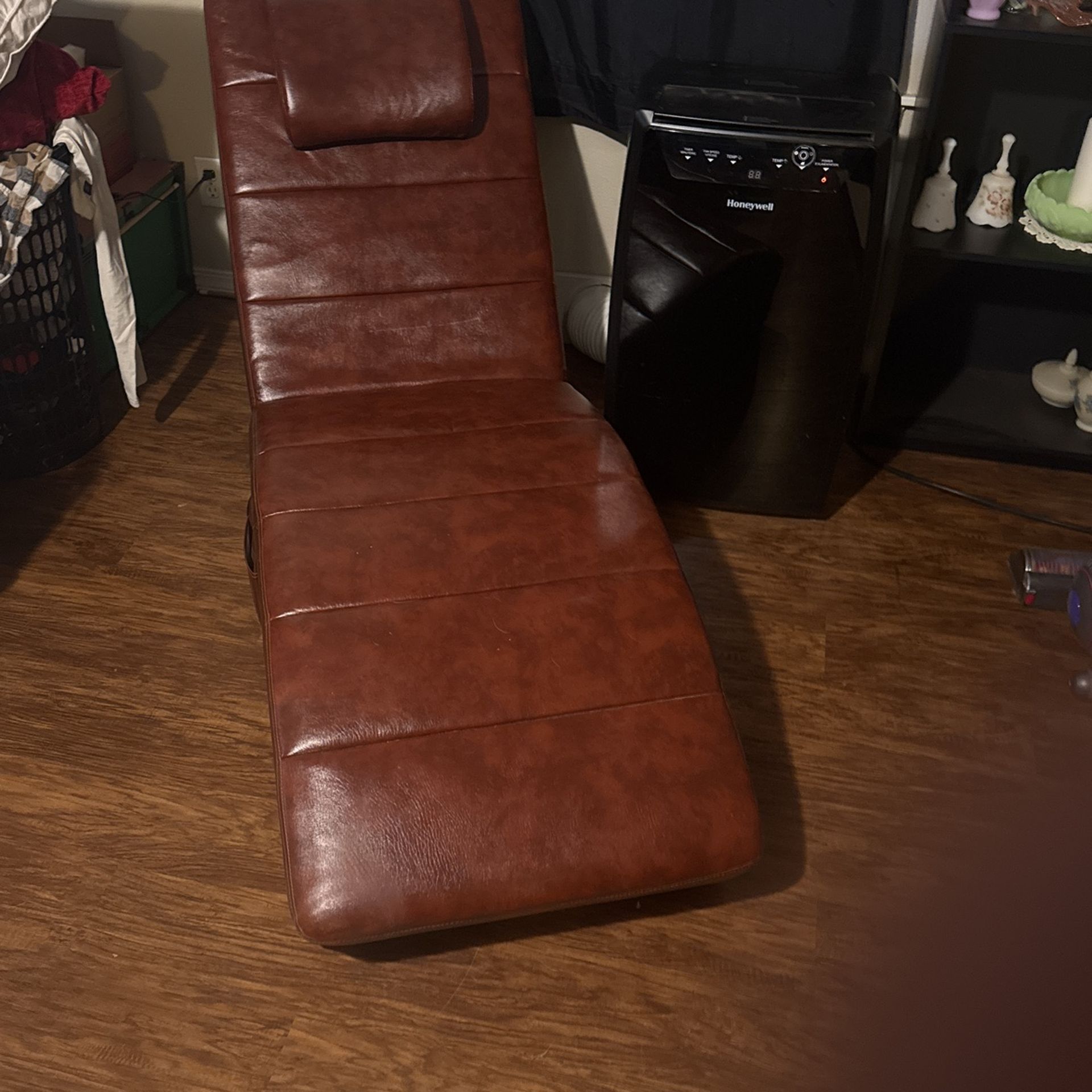 Free Lounge Chair