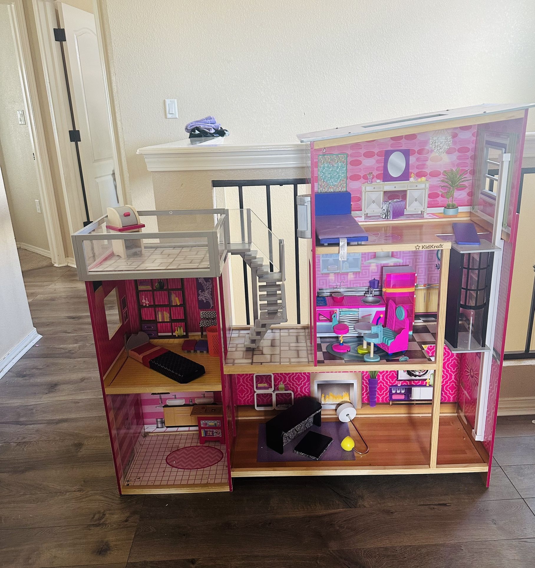 Doll House 