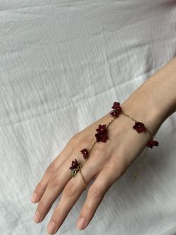  	Blooming Beauty Hand Chain