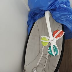 4 Moms Rockaroo Infant Swing 