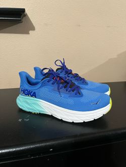 HOKA Arahi 7 running shoes Size 10M