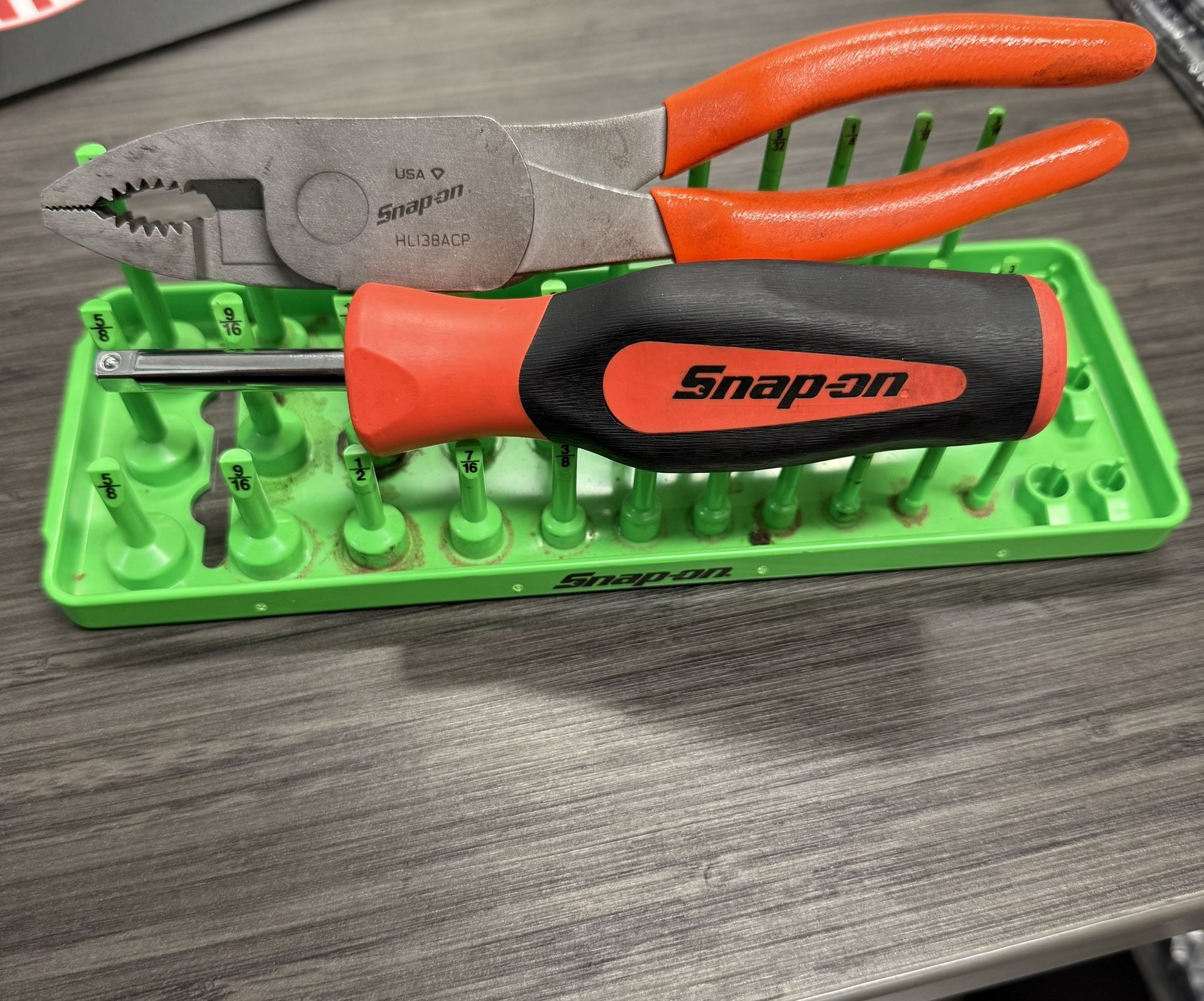 Snap On 1/4 Driver And Pliers With Socket Rack 1/4