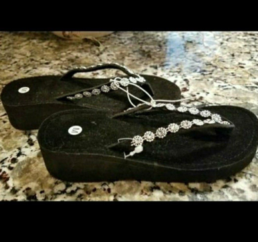 New Girls Sandal - Size Girls Medium 13/1