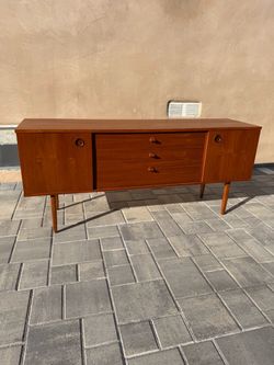Mid-Century Modern Avalon Teak Sideboard / Credenza