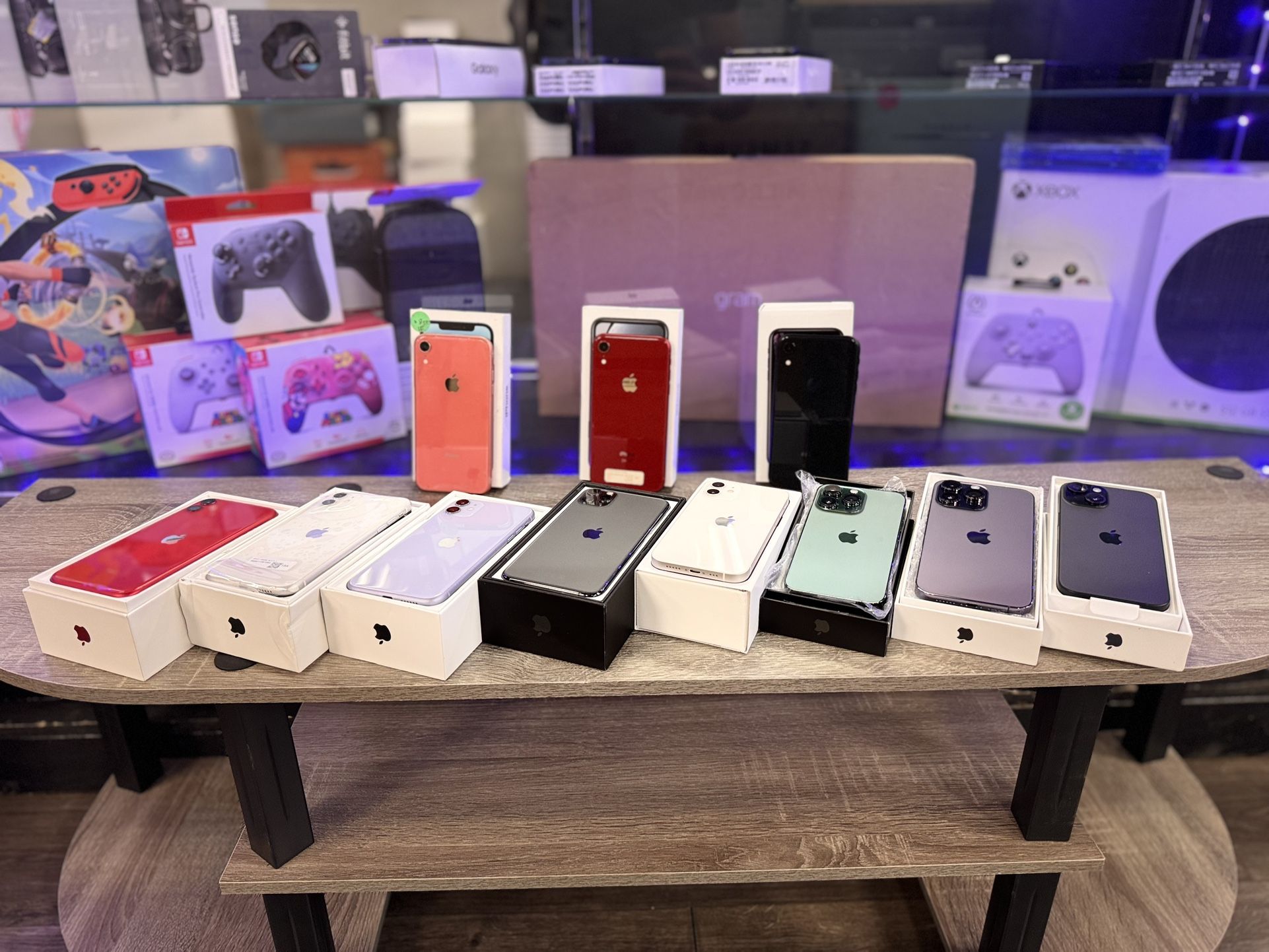 iPhone 15’s, 14’s, 13’s ,12’s 11’s & X’s (Take It Home In Payments/ llévatelo a casa en pagos)