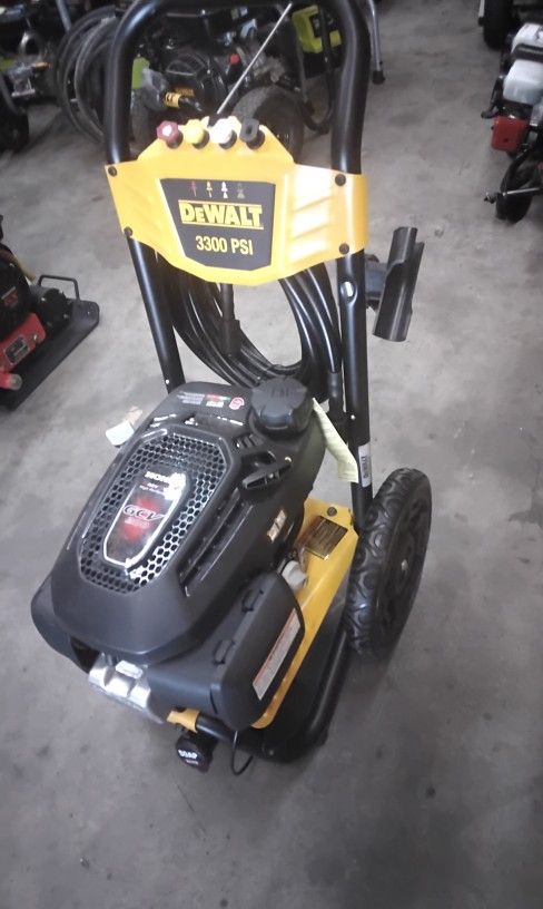 DEWALT GAS PRESURE WASHER 3300 PSI