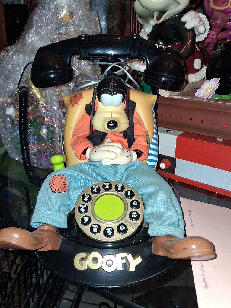 Add a touch of Vintage Disney magic to your desk with this 5-piece Tinkerbell stationary set. The set includes a stapler, tape dispenser (round piece