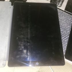 Ipad Pro 12.9 128GB 1st Gen Wi- Fi And Cellular With Folio Keyboard