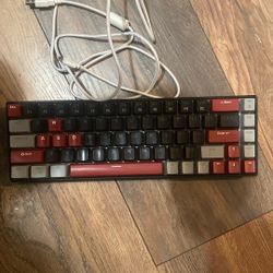 Mechanical gaming keyboard (with quiet red switches)