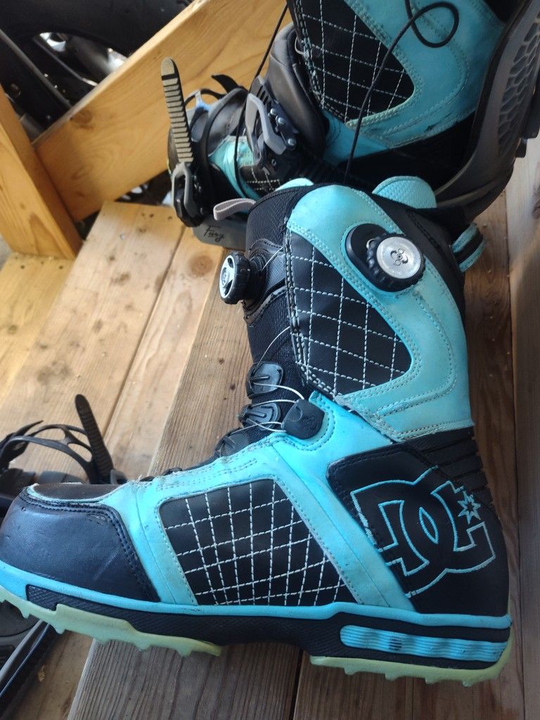 DC Size 10.5 Mens Snowboards Boots And Capix Bindings