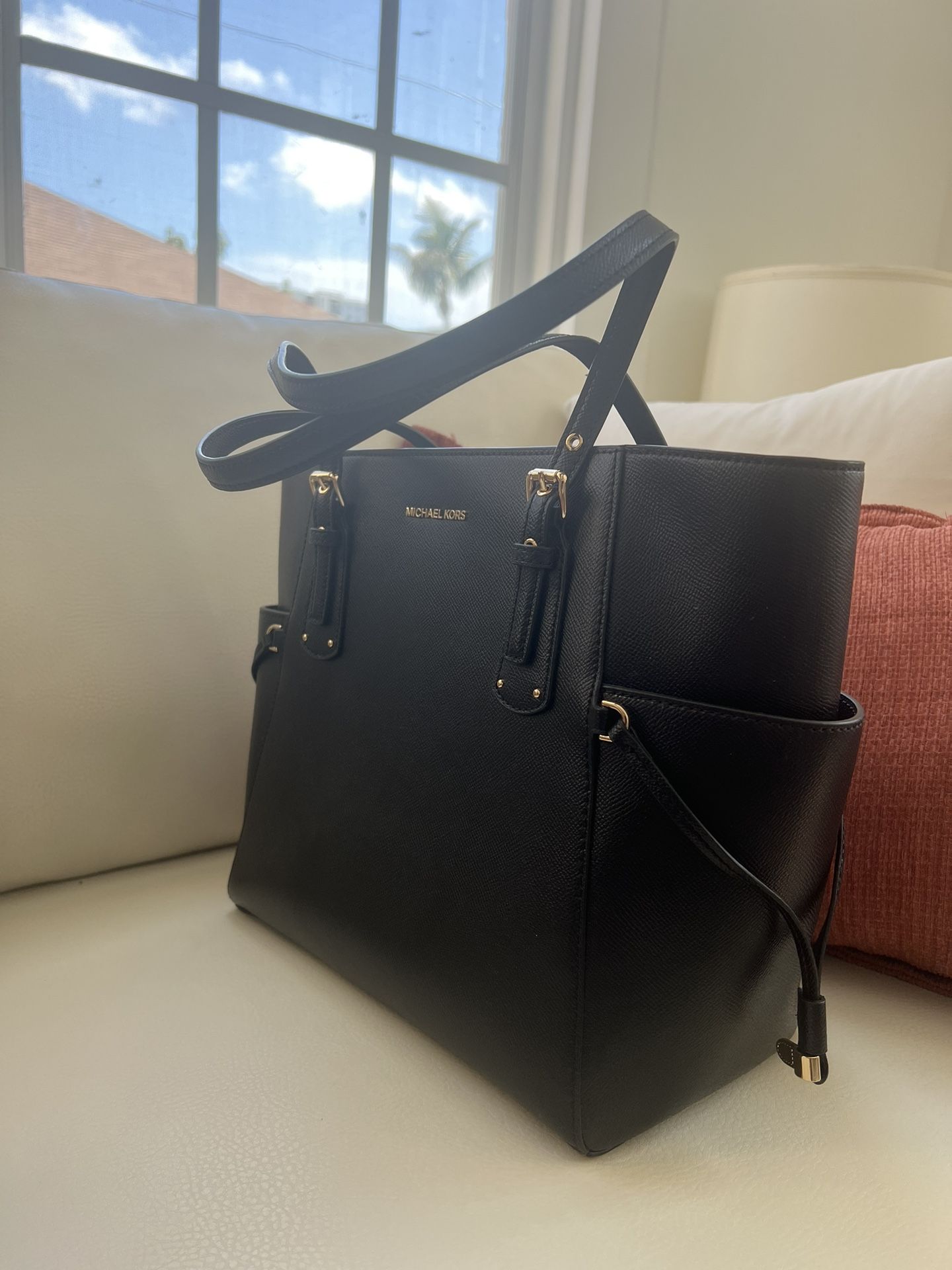 Michael Kors Classic Voyager Tote Bag