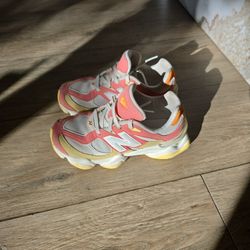 New Balance 9060 Size 2.5y USED