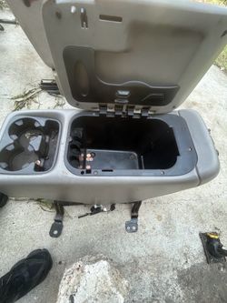 Silverado gmc sierra Tahoe 2002/2003 middle console