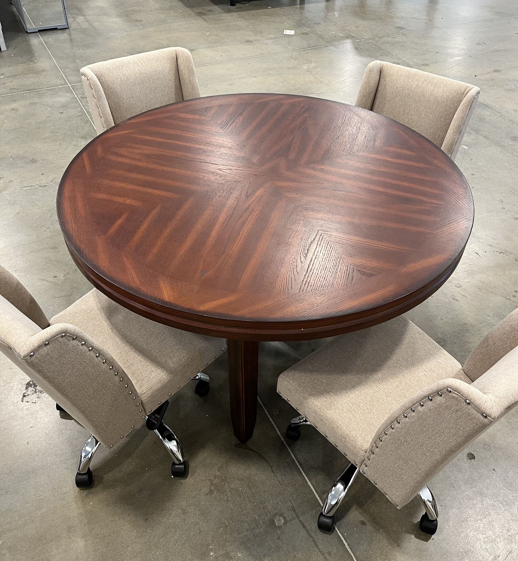 Round Table With 4 Rolling Chairs