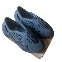 YZY Foam Runners “Onyx”