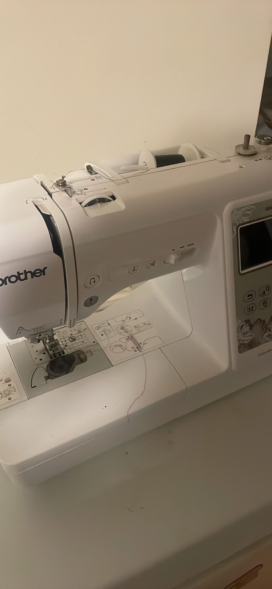 Brother SE 600 Embroidery & Sewing Machine