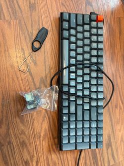 Keychron Mechanical Keyboard with Keycap Puller