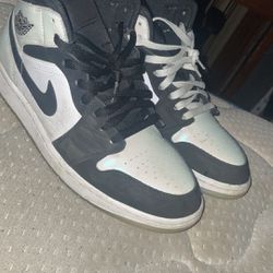 Jordan 1 diamond mids