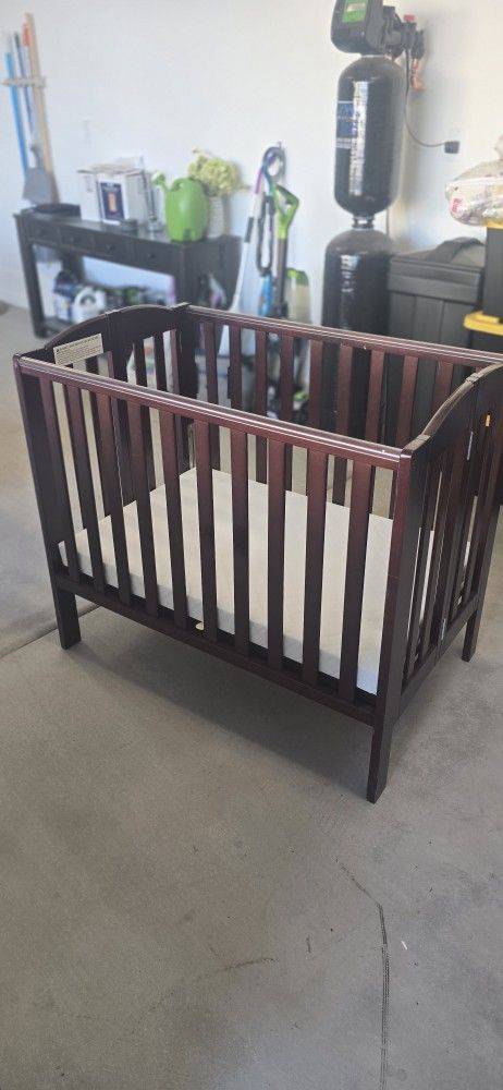 Beautiful Travel Crib
