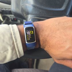 Fitbit Charge 5