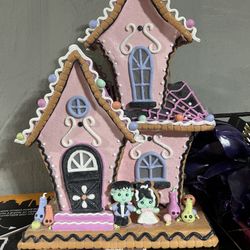 Ghoulish Resin Haunted House