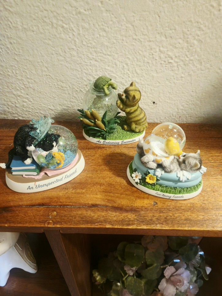 3 The Hamilton Collection The Kayomi Harai Cat-tivating Purr-sonality Collection Cat Snowglobes $20