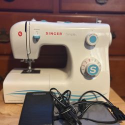 Singer Sewing Machine 