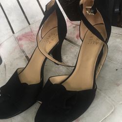 Like New Ladies Heels Size 9 Only $20 Firm