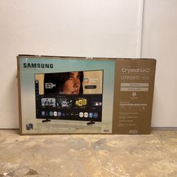 65 “ Samsung Smart 4K CRYSTAL UHD 2025 Tv