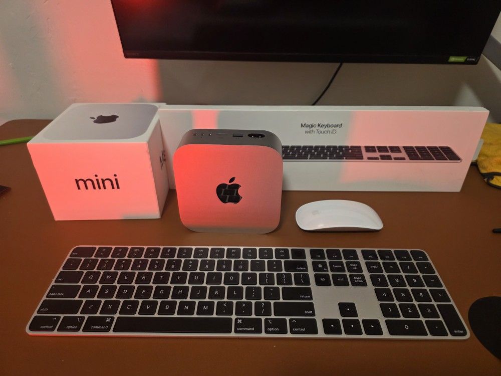 Mac MINI M4 (Like New) 16gb -256 SSD + Keyboard And Mouse