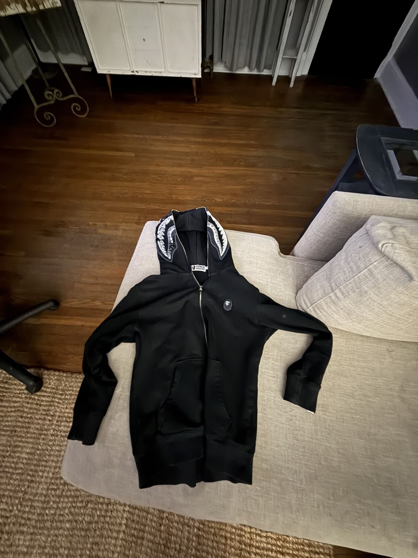 BAPE HOODIE 100 PERCENT AUTHENTIC USED MEDIUM